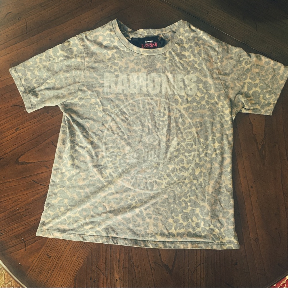 Ramones graphic tee size small, leopard print
